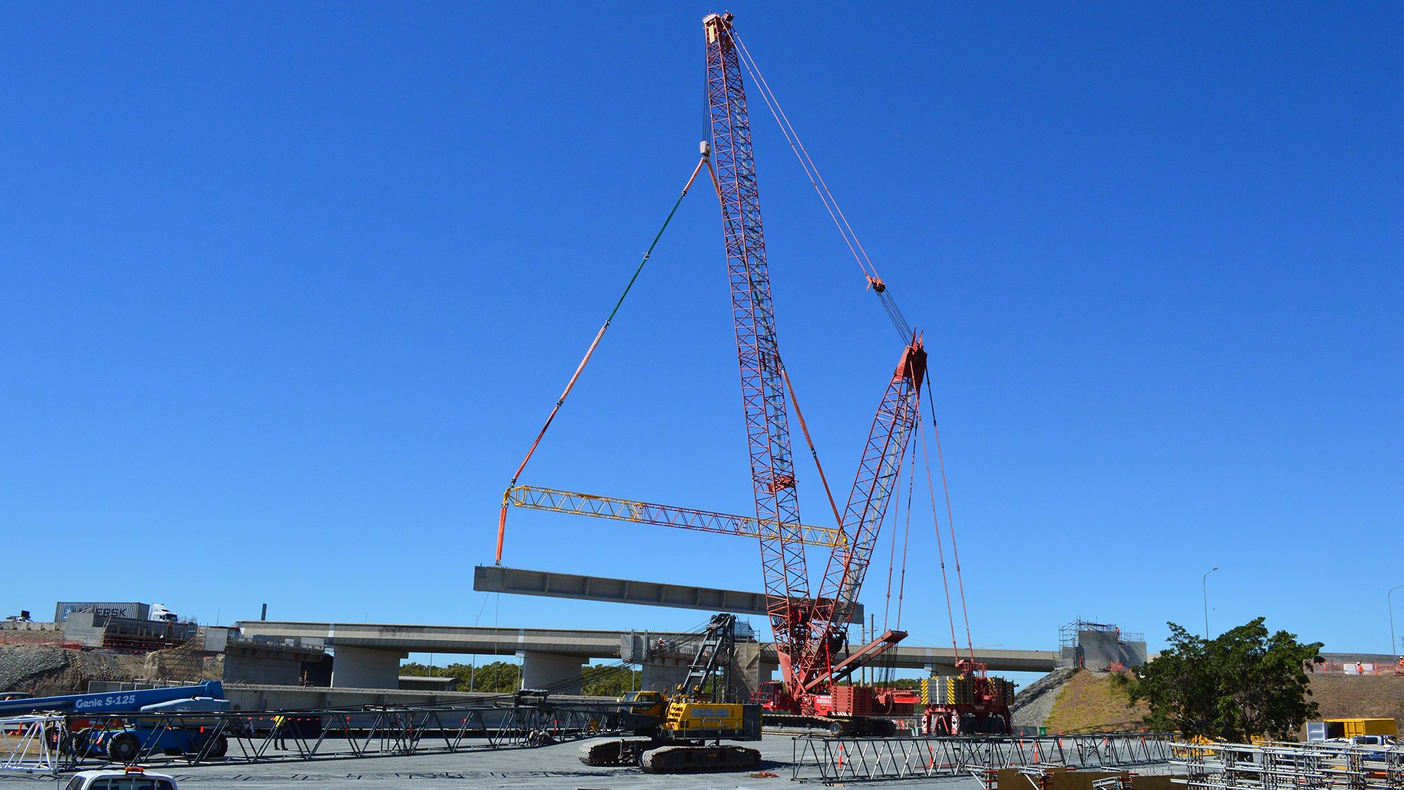 Installation of one of the Super Girders over the rail corridor