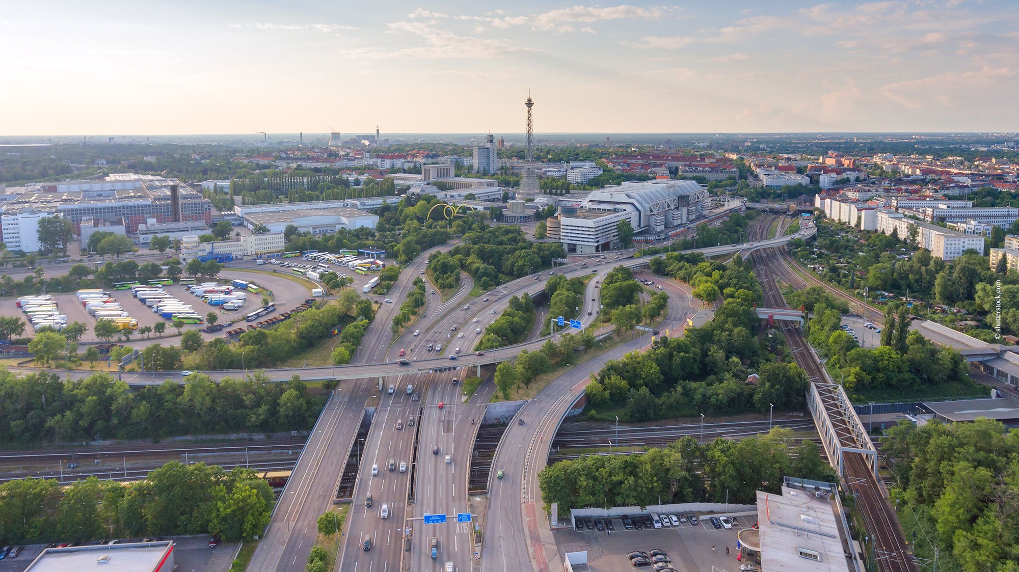 Blick auf das Autobahndreieck des Berliner Funkturms