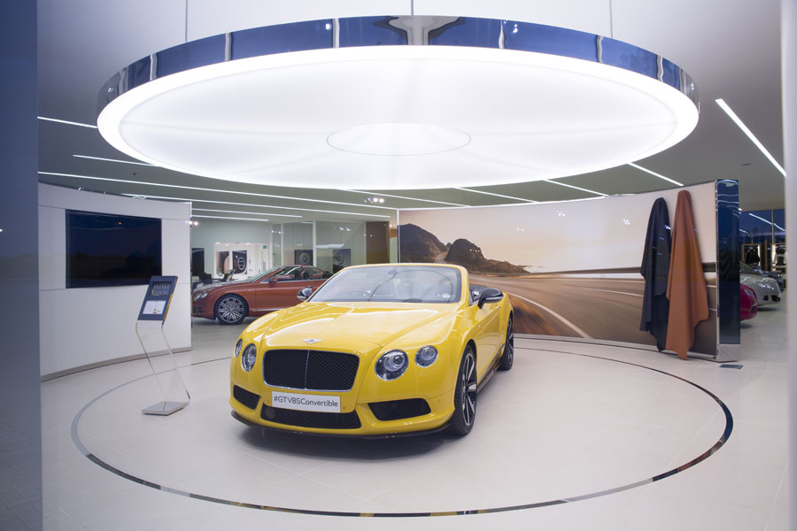 The light illuminates Bentley’s feature or ‘Hero’ car in their showroom, while complementing Bentley’s luxury brand.