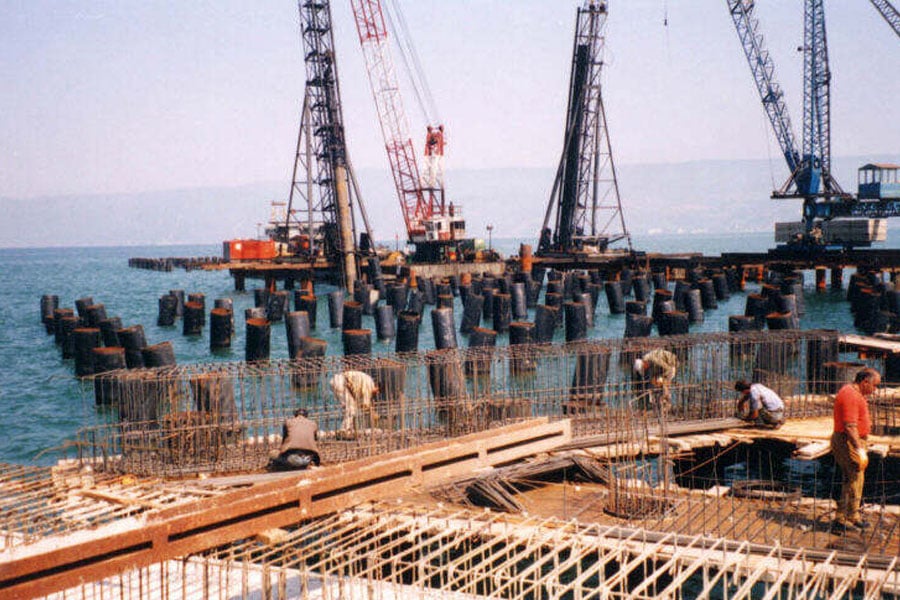 Arup also provided maritime, structural, geotechnical and seismic engineering services. 