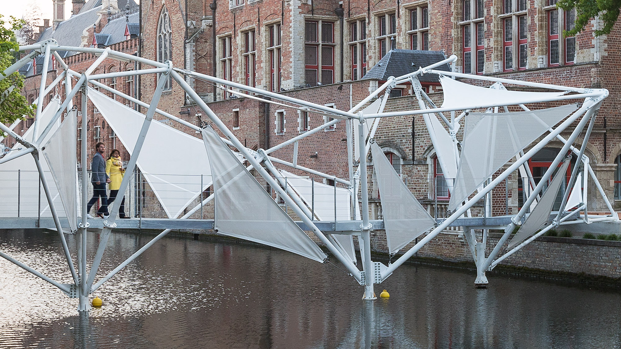 Bruges Canal Footbridge Sculpture – BRUG