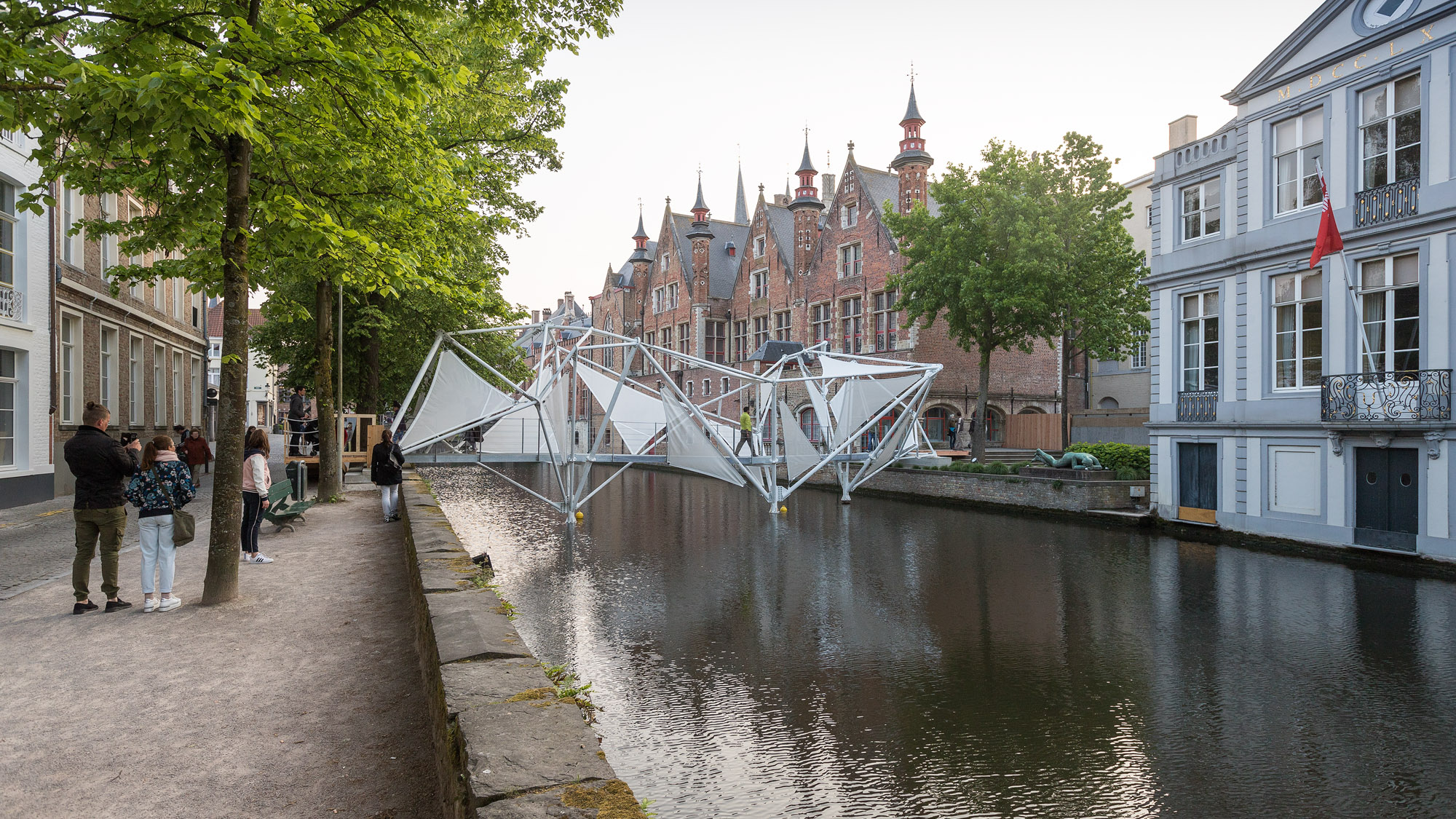 Bruges Canal Footbridge Sculpture – BRUG