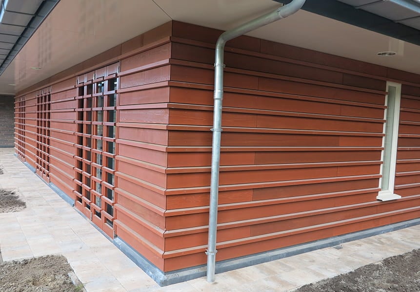 High quality insulation material and the ventilation grids are incorporated in the timber façade.