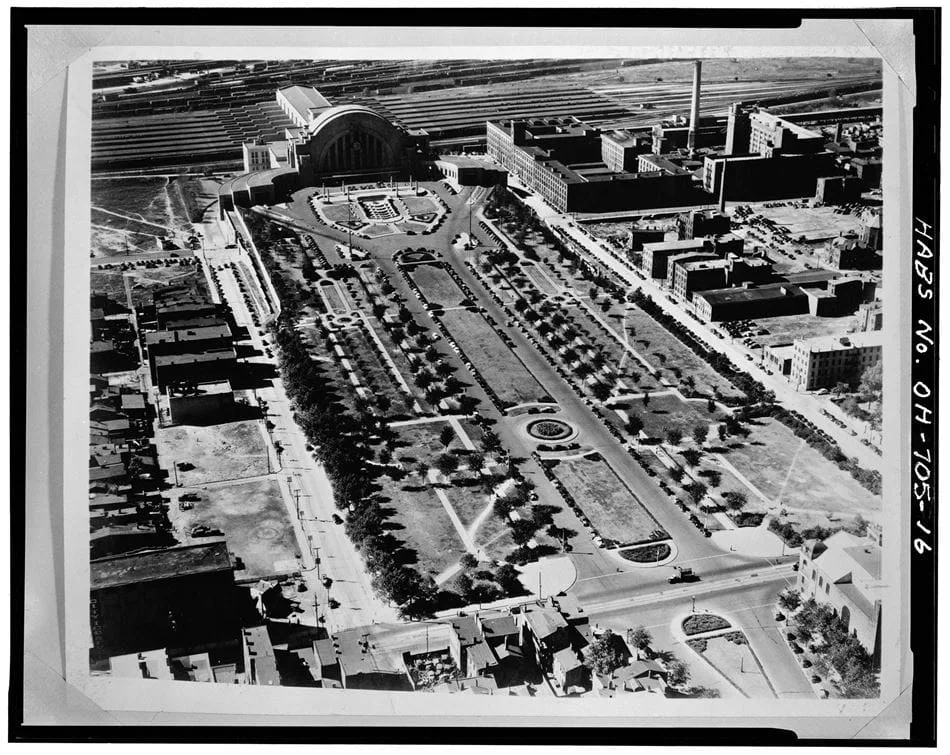 Photograph of Cincinnati Union Terminal in 1947