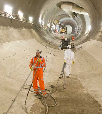 Work underway in a stretch of tunnel close to Farringdon.