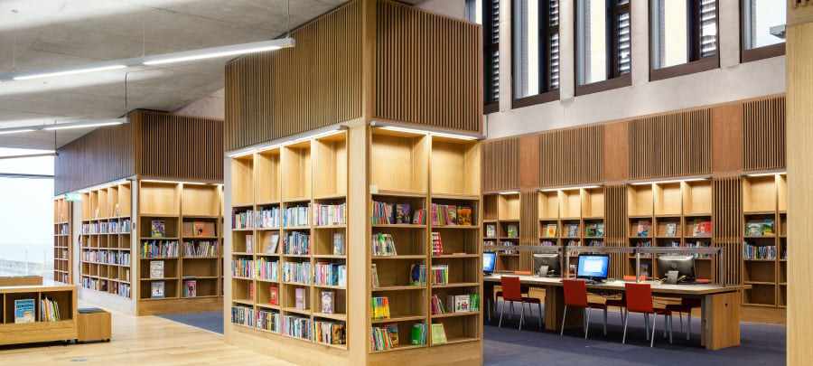 The dlr LexIcon includes a children’s and teenagers’ library, a reference library, modern IT facilities, an art gallery (with a workshop area next door), an auditorium, a coffee shop and a cultural centre and meeting rooms.