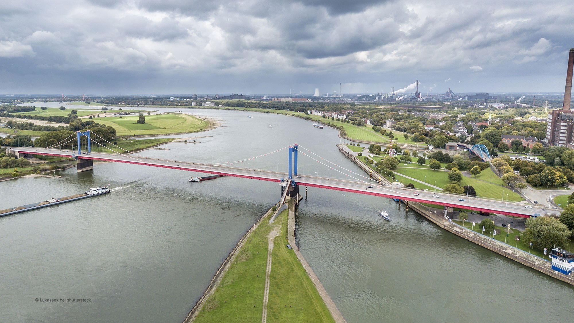 Die Friedrich-Ebert-Brücke aus der Vogelperspektive