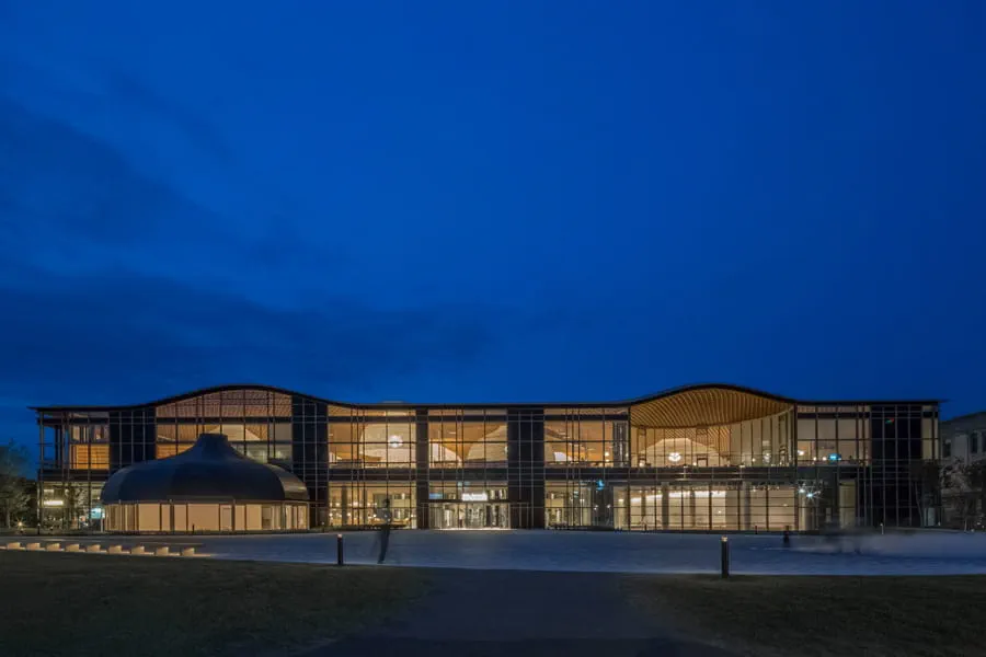 The library provides a new civic space for the local community. <br/> © Hiroshi Tanigawa  </br>