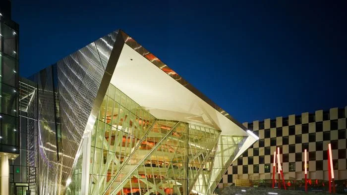 Exterior shot of the Bord Gáis Energy Theatre at nighttime.