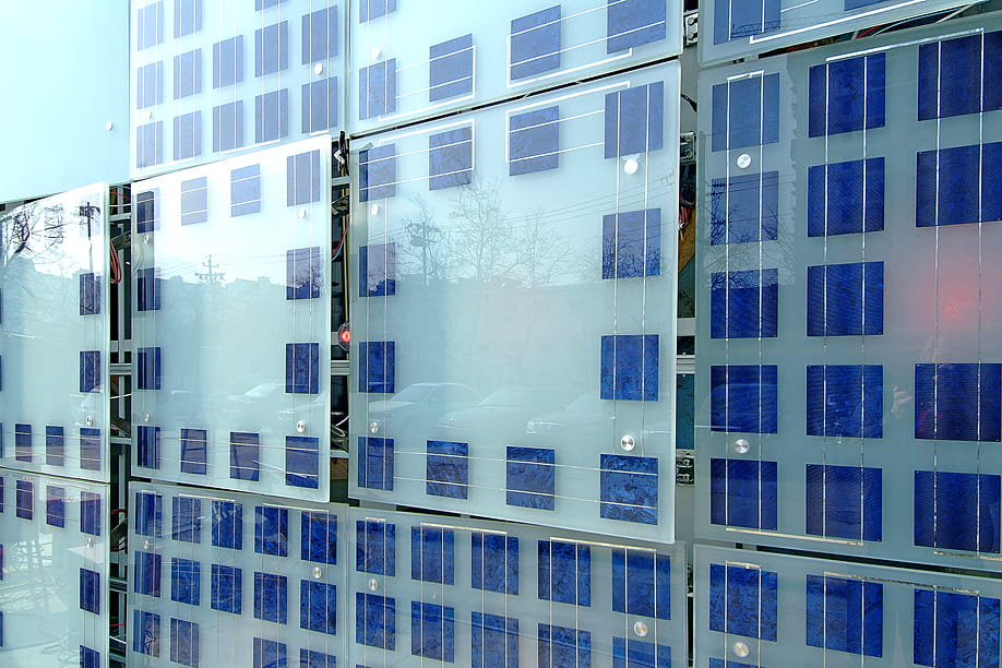 The unique glass curtain wall integrates is made up of a 2,000m<sup>
													2
												</sup>
												'interactive skin'.