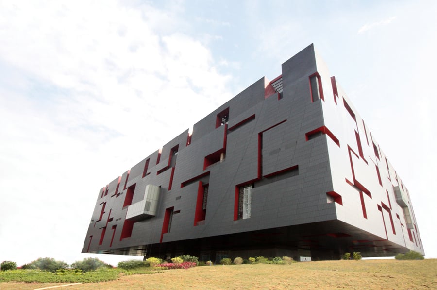 Guangdong Museum is a new cultural landmark in Guangzhou.
