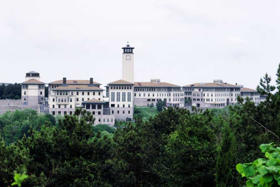 Koç University comprises of 90,000m² buildings in a forest region of 200ha.  