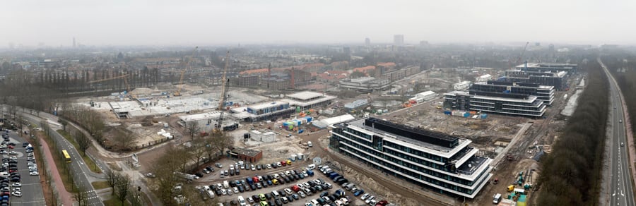 Luchtfoto van het bouwterrein van Kromhout Kazerne, genomen in februari 2010.
