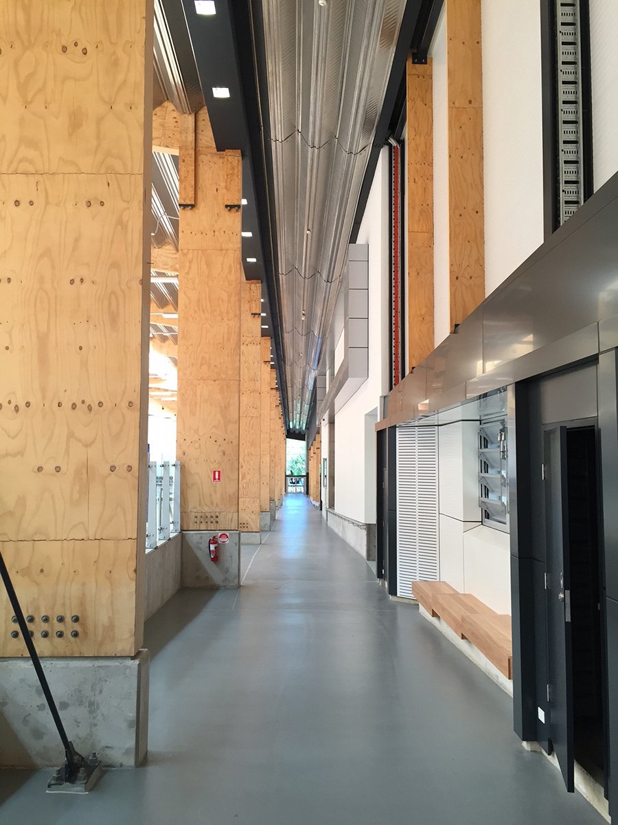 Arup applied the innovative “Quick-Connect” detail developed initially at Auckland University for the main connections on the LVL portal frames.