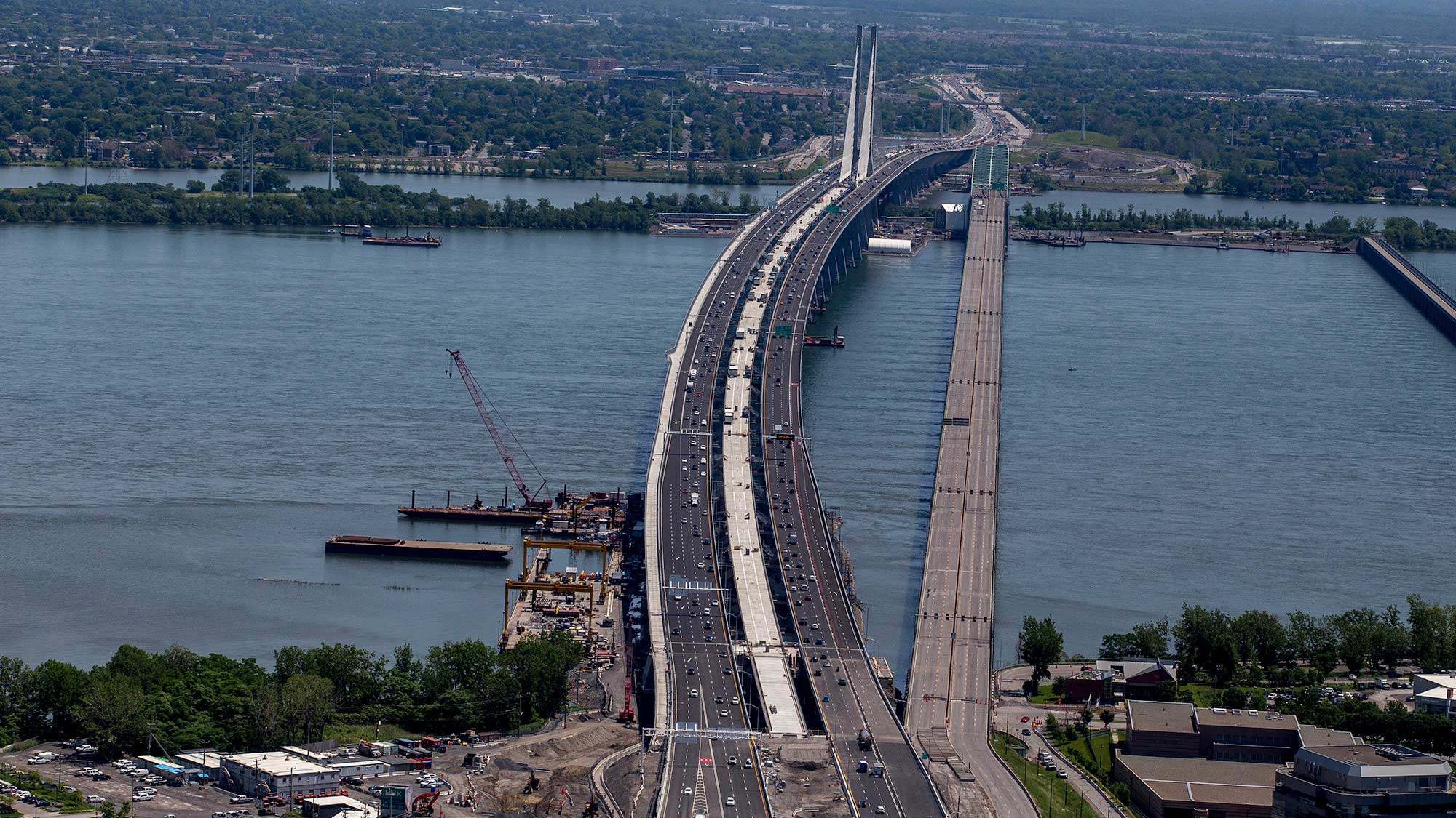 Aerial view of Champlain Bridge 