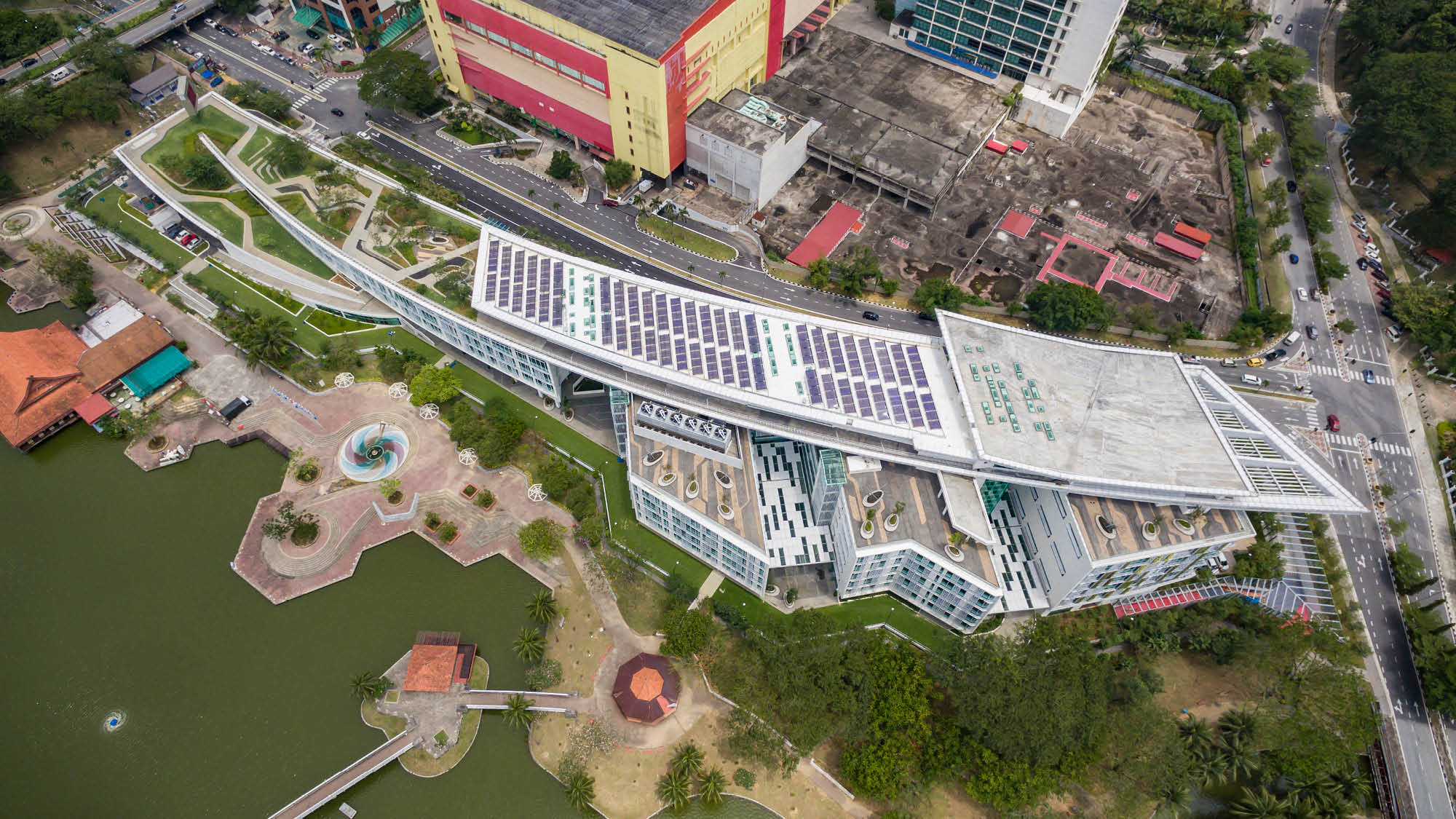 Green roof and solar panels above PKNS office blocks © Arup