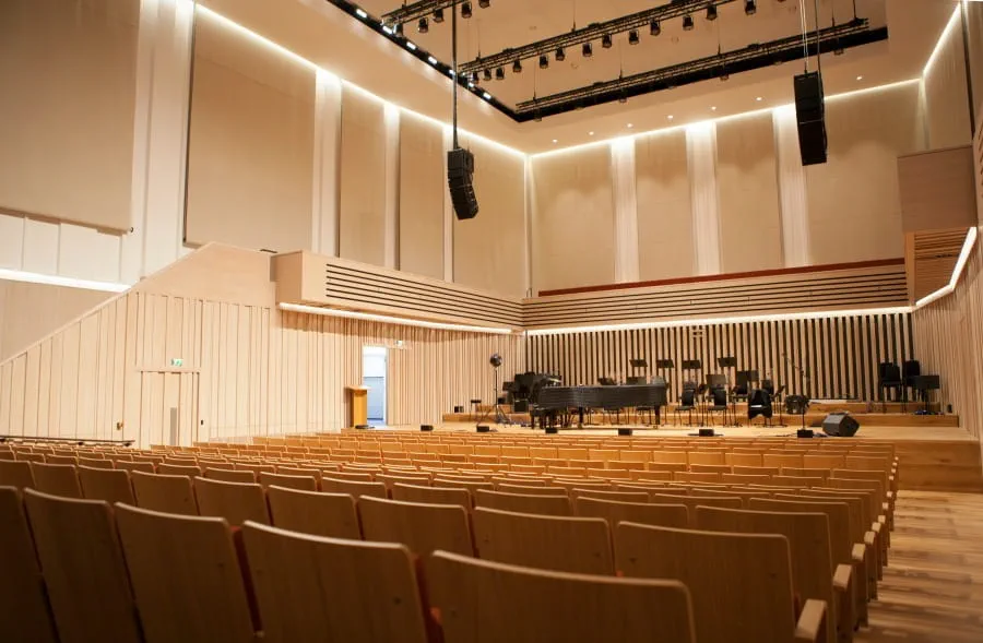 The Stoller Hall possesses an innovative, variable acoustic system. 