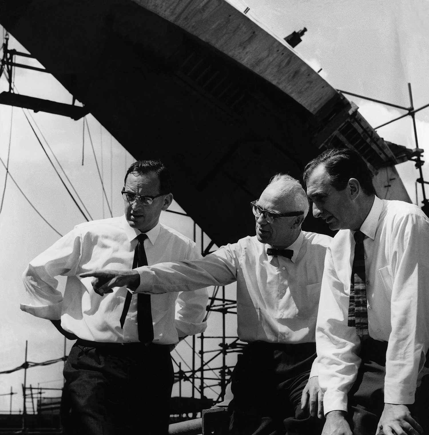 Michael Lewis, Sir Ove Arup and Jack Zunz on site in 1966 © Max Dupain
