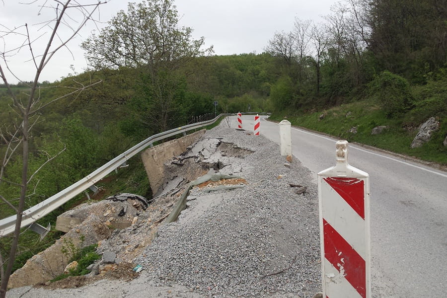 Road damage and deterioration on road section Kosjerić – Požega. 