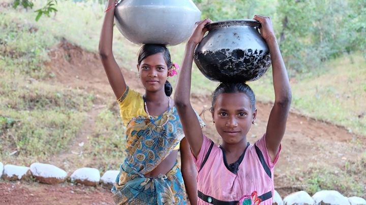Girls in Samerth carrying water