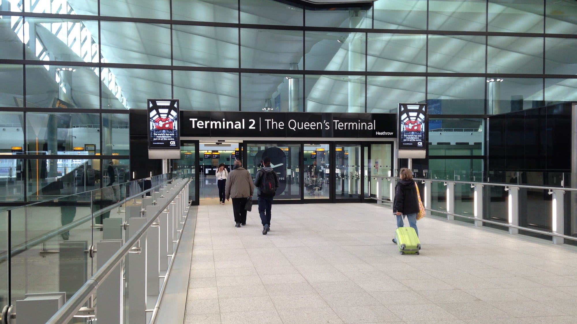 Get to terminal. Аэропорт Хитроу Лондон. Heathrow Terminal 2. London Heathrow Terminal 2. Аэропорт Хитроу терминал 2 departure.