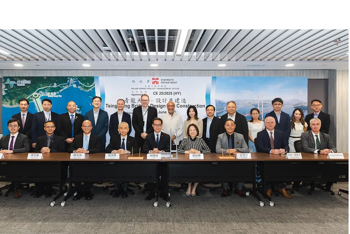 Mr. Tony Yau, JP, Director of Highways (centre), and Theresa Yeung, Managing Principal, East Asia at Arup (fourth from right), at the Tsing Lung Bridge Agreement Signing Ceremony with the Highways Department.
