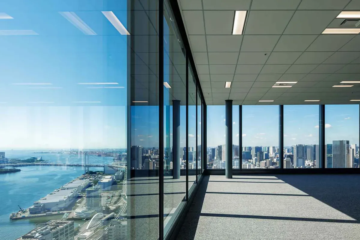 The office environment in BLUE FRONT SHIBAURA.