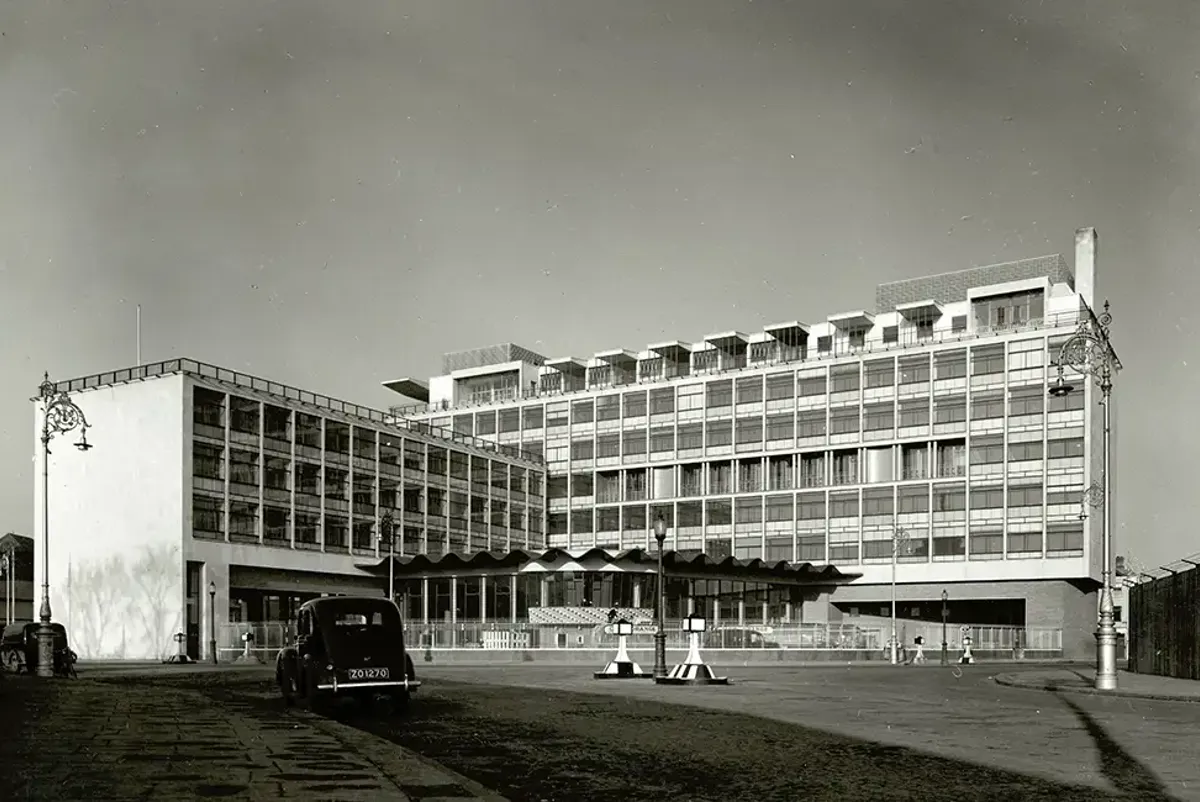 Car in front of Busáras bus station and office buildings