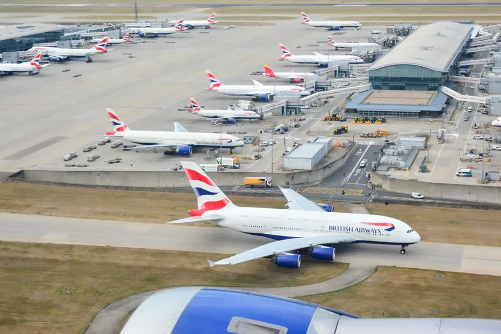 Heathrow Terminal 5C as seen from a plane taking off