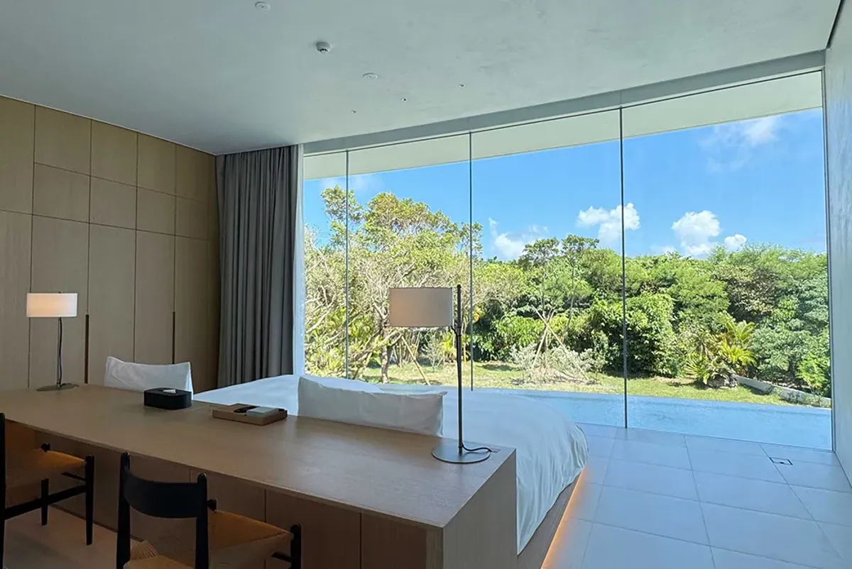 Architectural slits are utilised as air conditioning vents