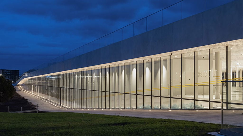 A building with a glass wall.