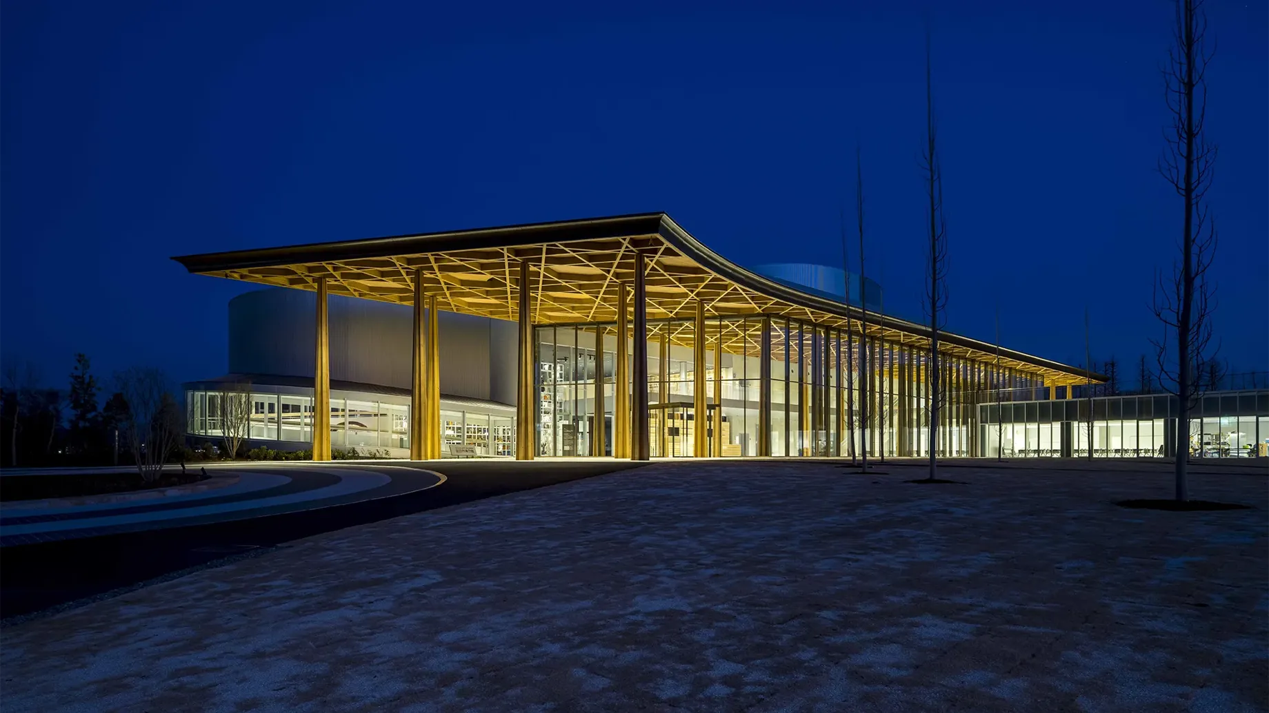 A building with a glass front.