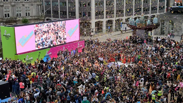 A crowd of people in Birmingham city for the Commonwealth Games 2022